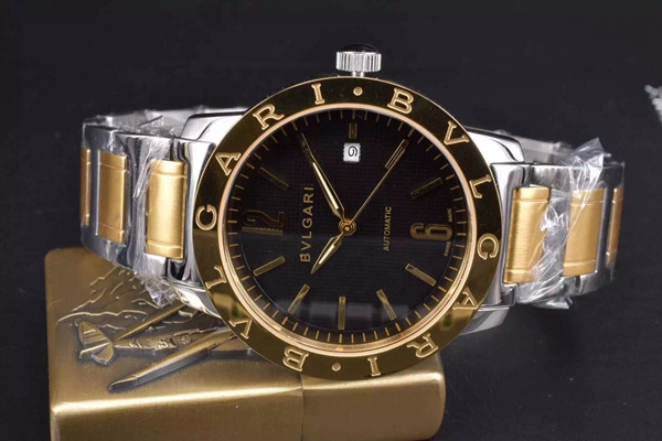 ブルガリ時計正面デザイン